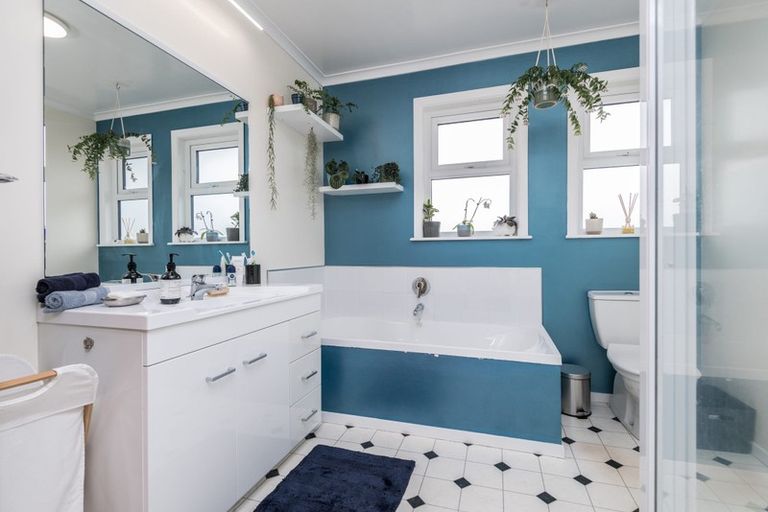 Photo of property in 13 Turville Crescent, Newlands, Wellington, 6037