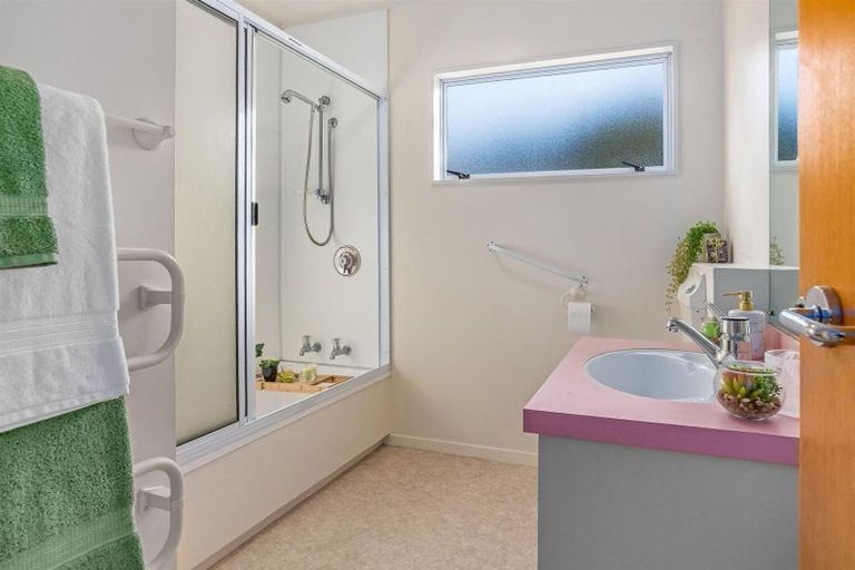 Photo of property in 1 Lakeside Villas, Whitby, Porirua, 5024