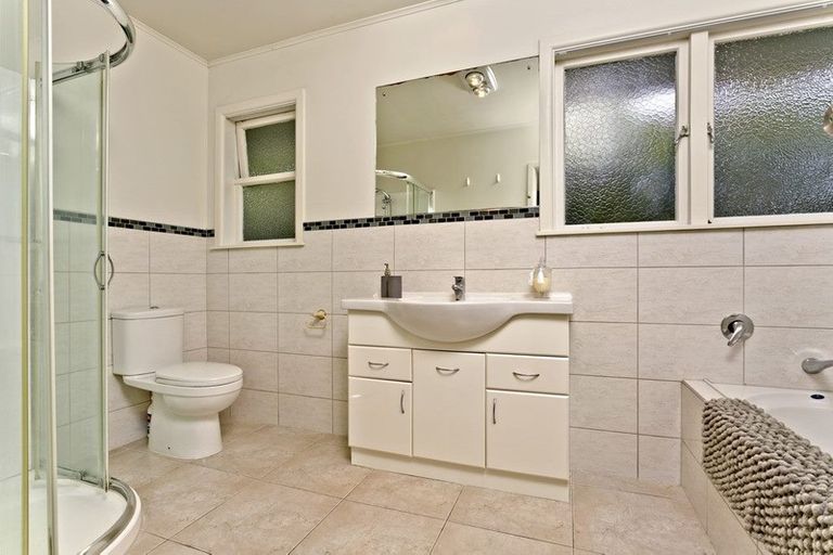 Photo of property in 8 Speedy Crescent, Hillcrest, Auckland, 0627