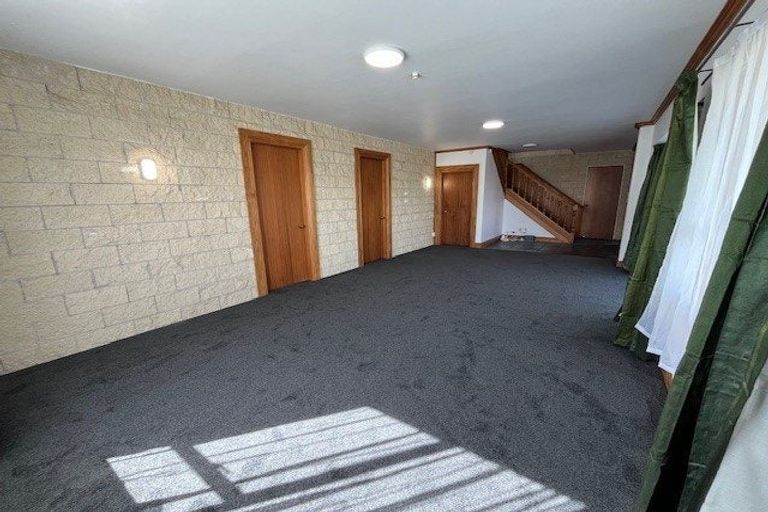 Photo of property in 24 Hurstbourn Priors, Goodwood Heights, Auckland, 2105