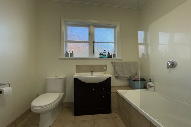 Photo of property in 35 Parata Street, Hokowhitu, Palmerston North, 4410