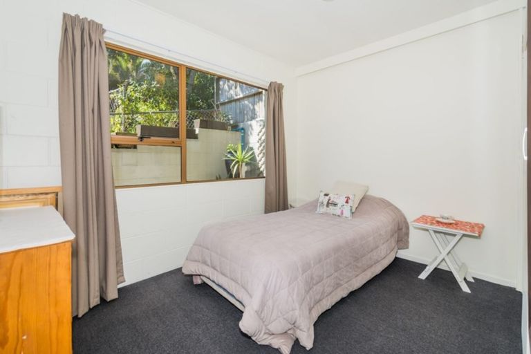 Photo of property in 1/43 Seaton Road, Murrays Bay, Auckland, 0630