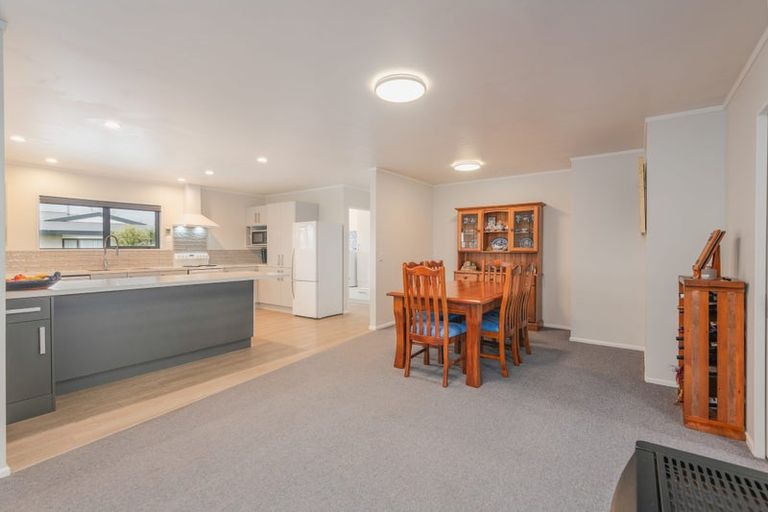 Photo of property in 77 Rhodes Drive, Kelvin Grove, Palmerston North, 4414
