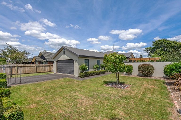 Photo of property in 88 Summerhill Drive, Fitzherbert, Palmerston North, 4410