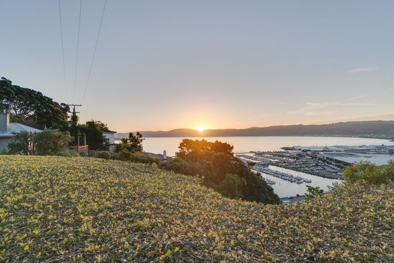 Photo of property in 15 Nikau Road, Point Howard, Lower Hutt, 5013