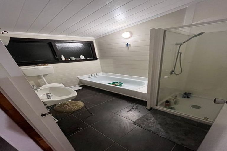 Photo of property in 8-8a Walton Avenue, Waikanae, 5036