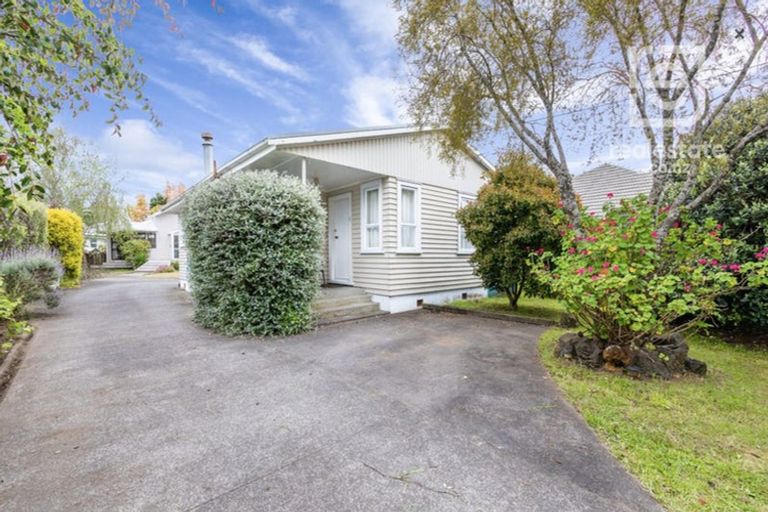 Photo of property in 26 Yeovil Road, Te Atatu Peninsula, Auckland, 0610