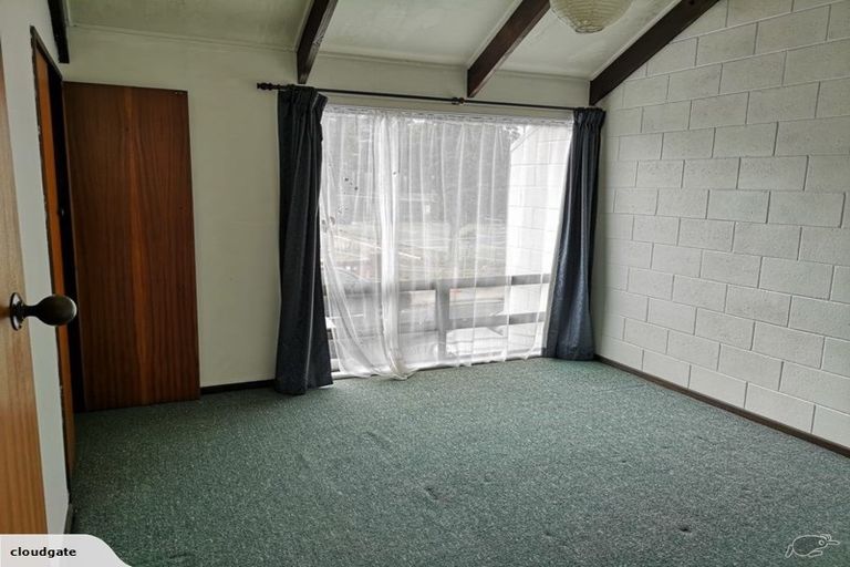 Photo of property in Lynbrae Court Flats, 20/4 Dr Taylor Terrace, Johnsonville, Wellington, 6037