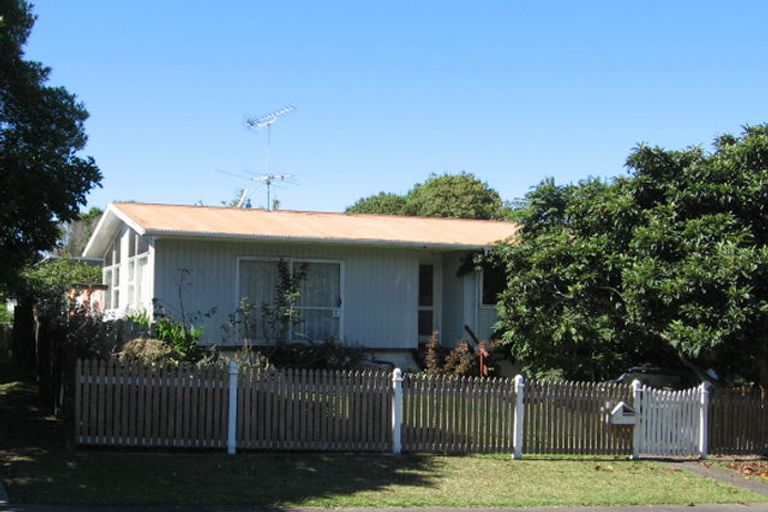 Photo of property in 30 Oreil Avenue, West Harbour, Auckland, 0618