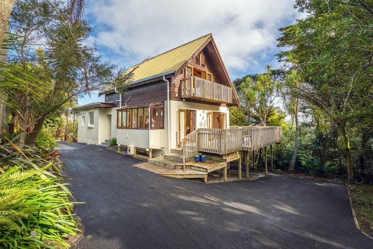Photo of property in 108 Island Bay Road, Beach Haven, Auckland, 0626