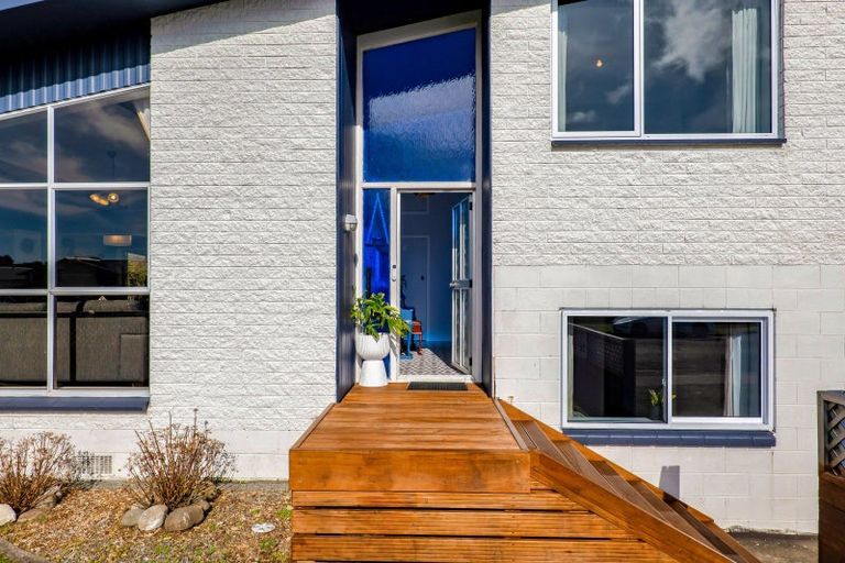 Photo of property in 17 Oberon Street, Stratford, 4332