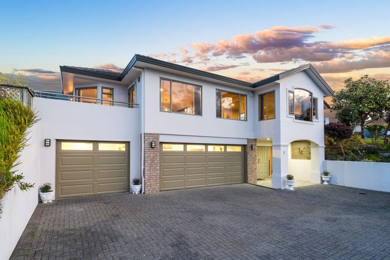 Photo of property in 1 Sandhurst Rise, Henderson, Auckland, 0612