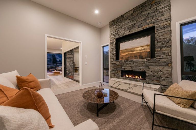 Photo of property in 9 Kamana Rise, Wanaka, 9382