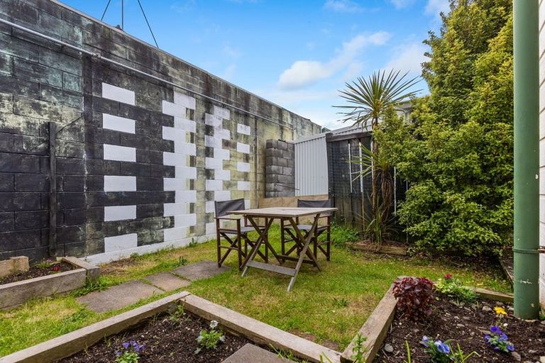Photo of property in 68 Whiteley Street, Moturoa, New Plymouth, 4310
