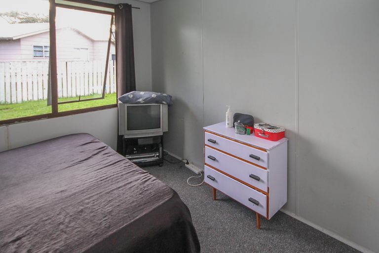 Photo of property in 2/13 Rollerson Street, Papakura, 2110