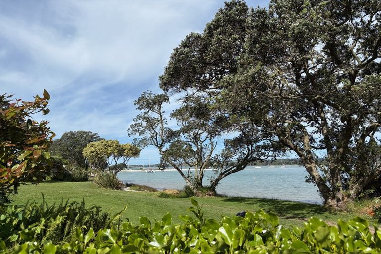 Photo of property in 43a Pohutukawa Avenue, Red Beach, 0932