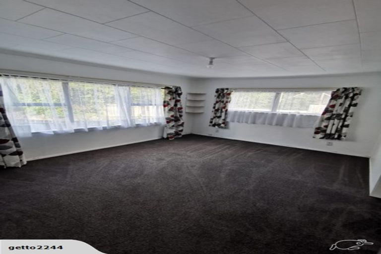 Photo of property in 42 Lyndhurst Road, Tawa, Wellington, 5028