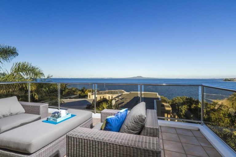 Photo of property in 1/25 Churchill Road, Murrays Bay, Auckland, 0630