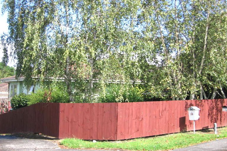 Photo of property in 2/13 Talavera Place, Te Atatu South, Auckland, 0602