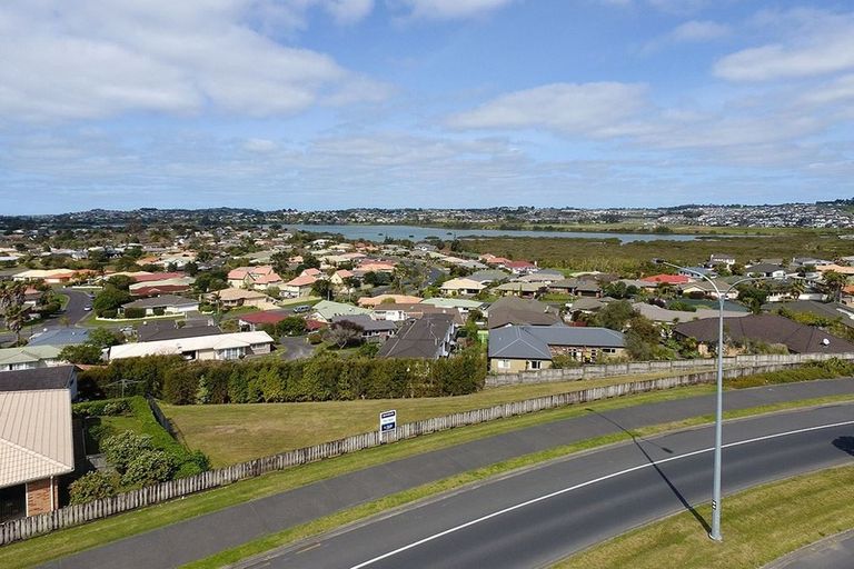 Photo of property in 110 Grovenor Drive, Orewa, 0931