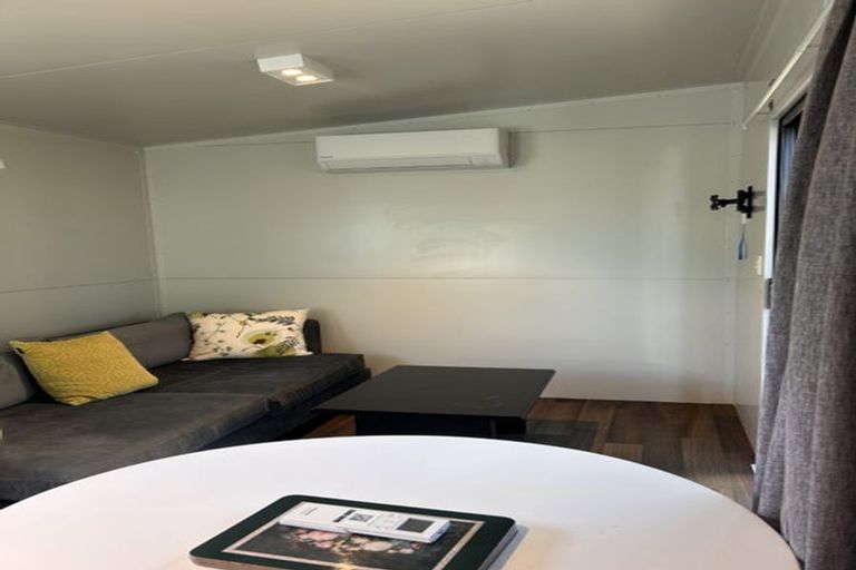 Photo of property in 36b Renata Crescent, Te Atatu Peninsula, Auckland, 0610