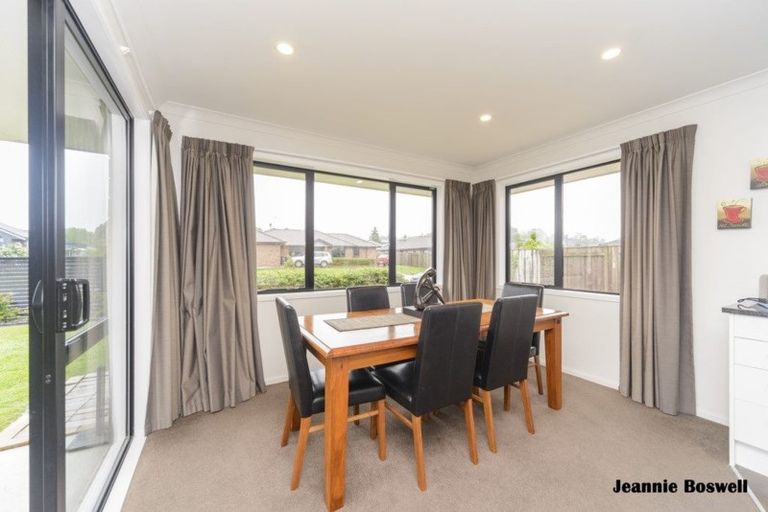 Photo of property in 35 Chestnut Close, Kelvin Grove, Palmerston North, 4414