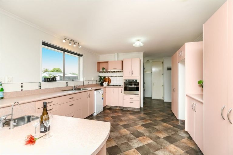 Photo of property in 4 Villa Place, Bell Block, New Plymouth, 4312