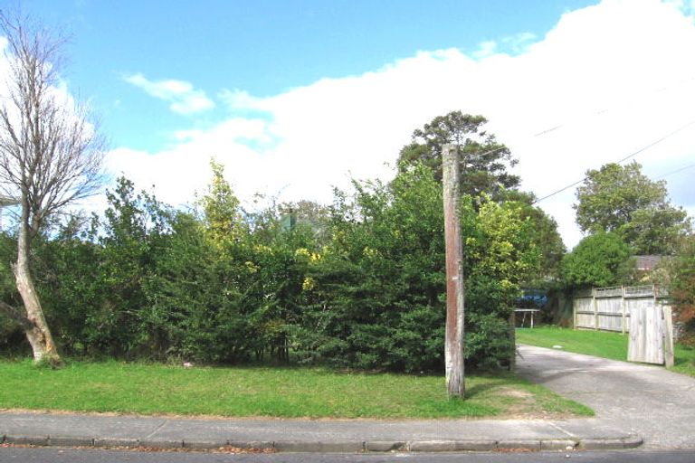 Photo of property in 3 Ozich Avenue, Te Atatu South, Auckland, 0610