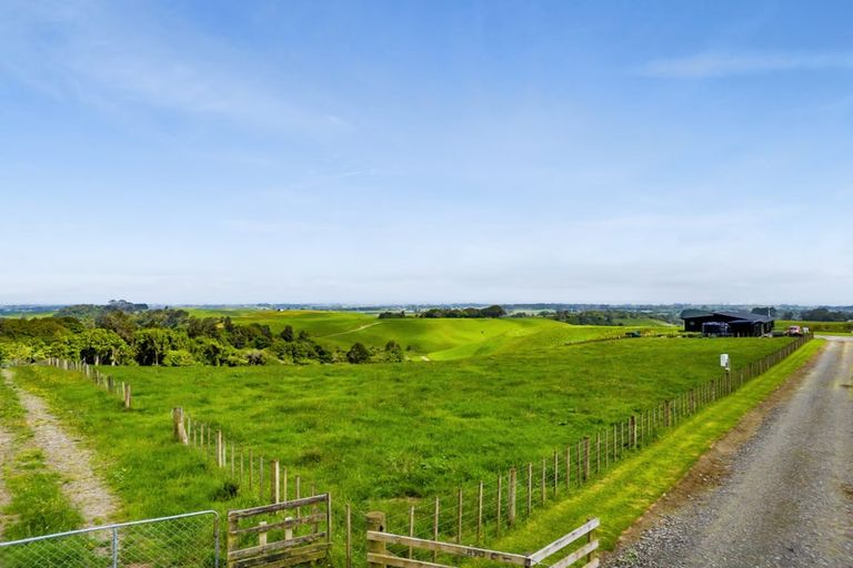 Photo of property in 888b Otaraoa Road, Tikorangi, Waitara, 4383