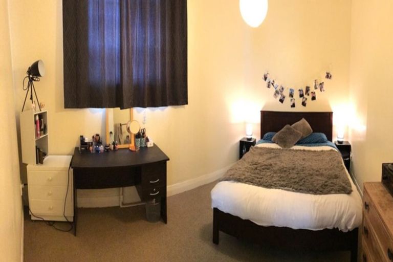 Photo of property in 140 Tasman Street, Mount Cook, Wellington, 6021