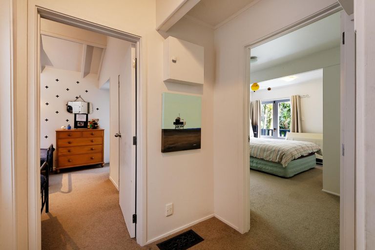 Photo of property in 5 Woontons Lane, Titirangi, Auckland, 0604