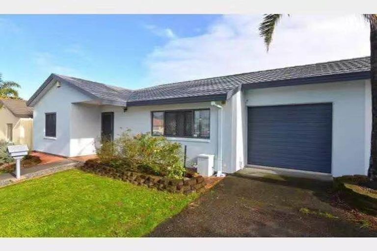 Photo of property in 10 Lockington Avenue, Henderson, Auckland, 0612