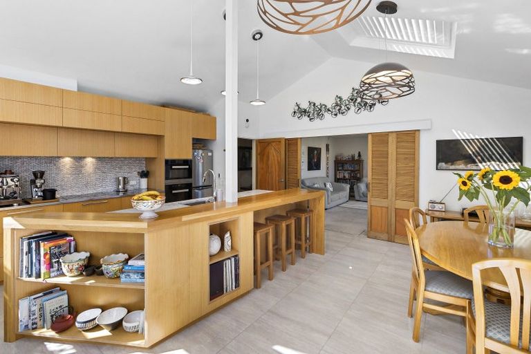 Photo of property in 32 Kotari Road, Days Bay, Lower Hutt, 5013