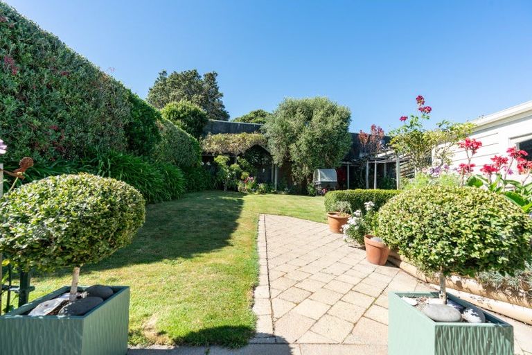 Photo of property in 13 West Road, Northland, Wellington, 6012