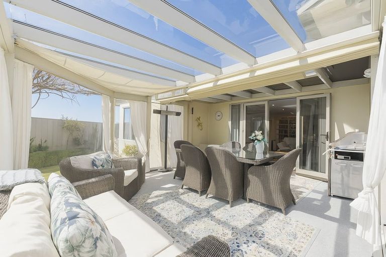 Photo of property in 86 Kensington Drive, Taradale, Napier, 4112