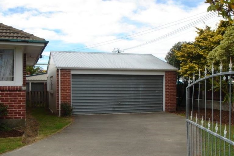 Photo of property in 11 Daniels Road, Redwood, Christchurch, 8051