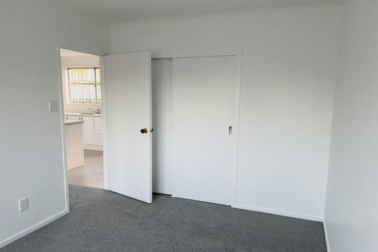 Photo of property in 1/122 Archers Road, Glenfield, Auckland, 0629