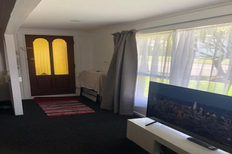 Photo of property in 113 Akaroa Drive, Maupuia, Wellington, 6022