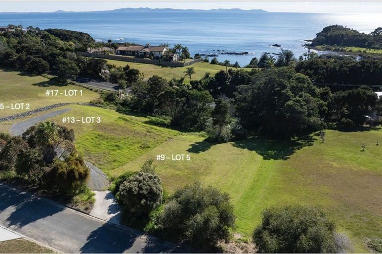 Photo of property in 13 Coachmans Way, Cable Bay, 0420