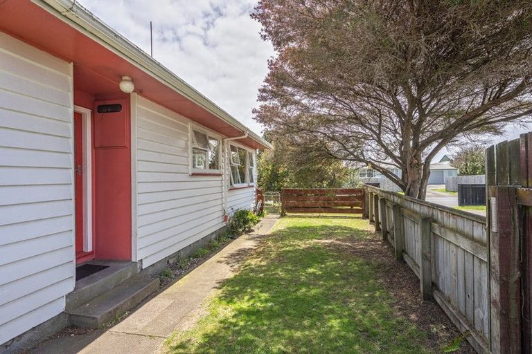 Photo of property in 64 Michael Road, Paraparaumu Beach, Paraparaumu, 5032