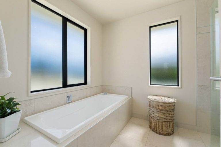 Photo of property in 21 De Bettencor Place, Mount Pisa, Cromwell, 9383