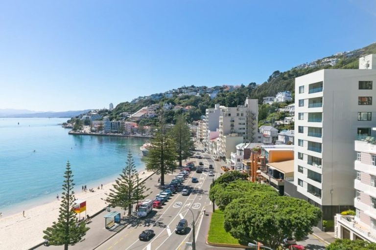 Photo of property in Sunhaven Flats, 262 Oriental Parade, Oriental Bay, Wellington, 6011