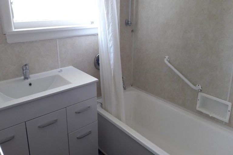 Photo of property in 2/124 Brookside Terrace, Bryndwr, Christchurch, 8053