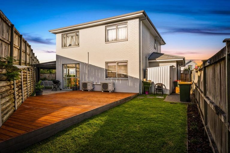 Photo of property in 22 William Wallbank Crescent, Swanson, Auckland, 0614