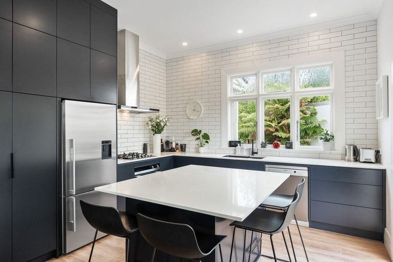 Photo of property in 72 Hargest Crescent, Saint Clair, Dunedin, 9012