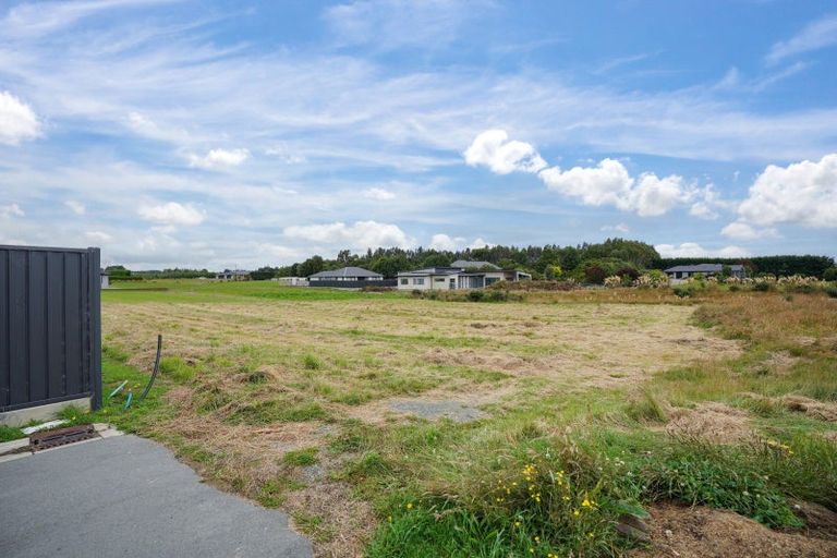 Photo of property in 28 Glenda Place, Seaward Bush, 9812