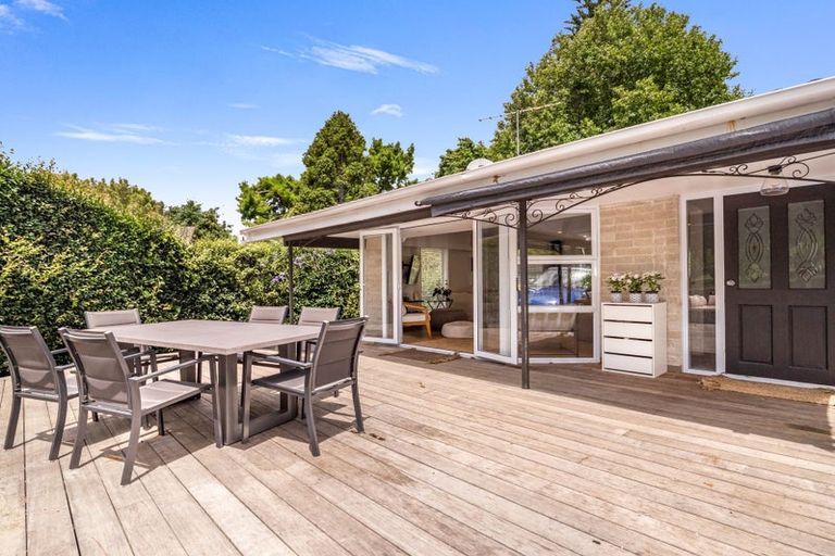 Photo of property in 13 Hartles Place, Mellons Bay, Auckland, 2014