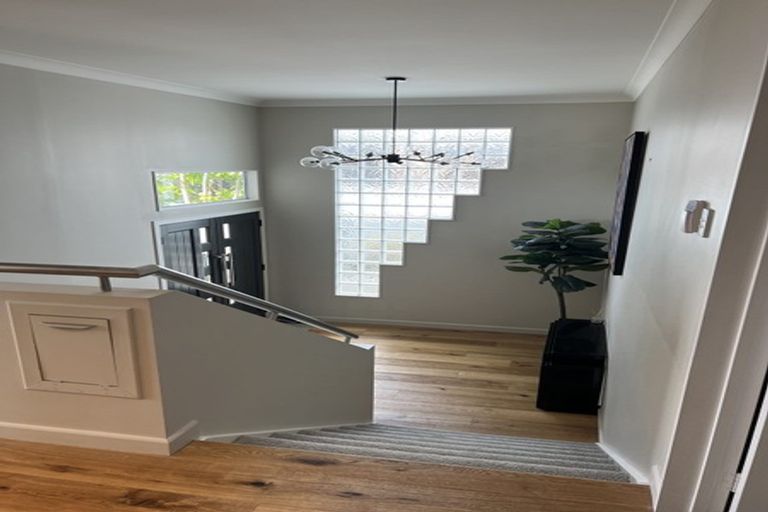 Photo of property in 26 Bernleigh Terrace, West Harbour, Auckland, 0618