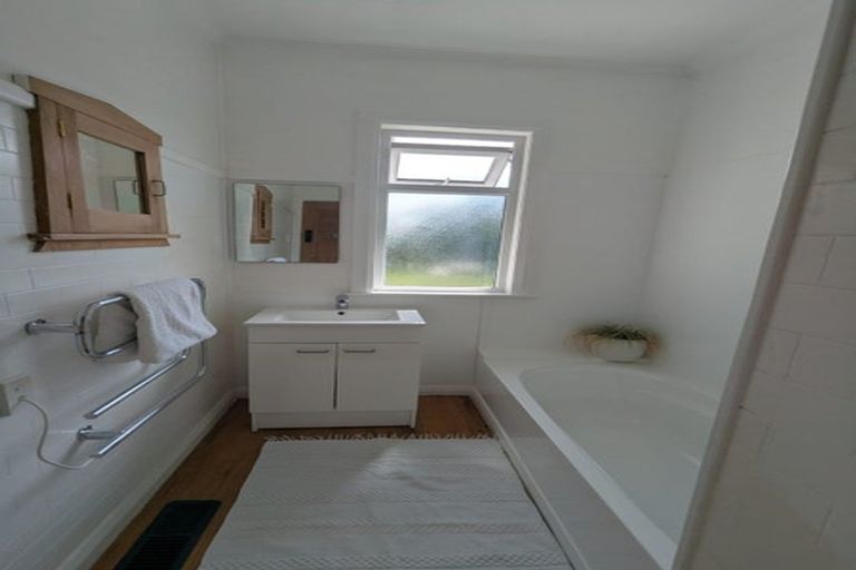 Photo of property in 80a Lyall Parade, Lyall Bay, Wellington, 6022