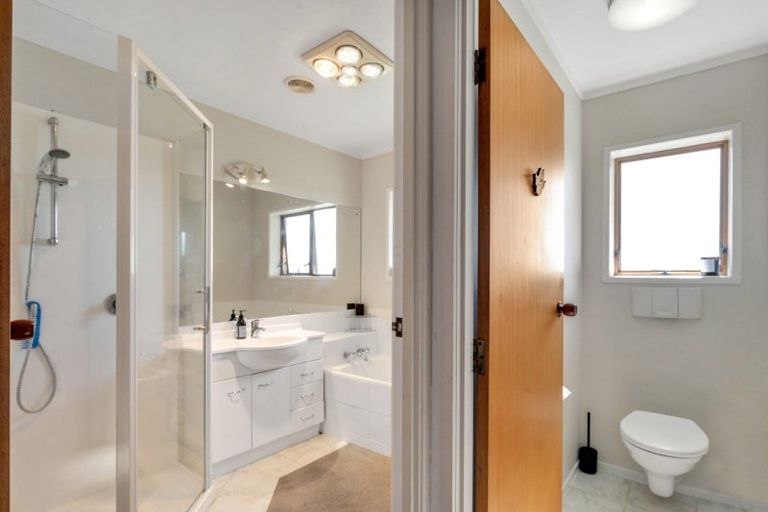 Photo of property in 7 Sunnyview Avenue, Shelly Park, Auckland, 2014